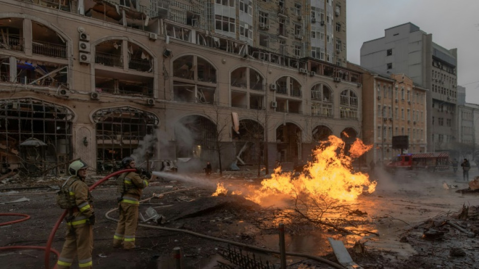 Bombardeio russo em Kiev deixa um morto e atinge v&aacute;rias miss&otilde;es diplom&aacute;ticas