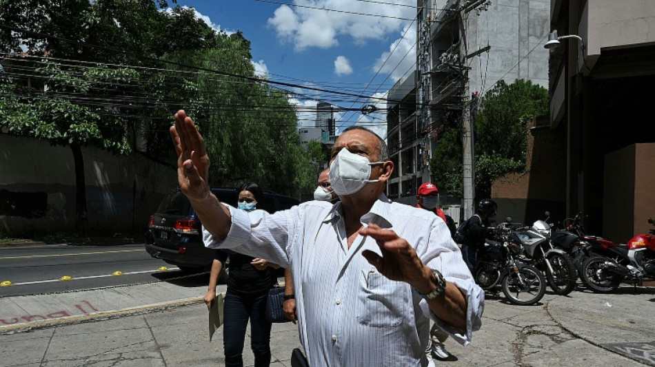 Ex-presidente hondurenho Porfirio Lobo se apresenta &agrave; justi&ccedil;a acusado de corrup&ccedil;&atilde;o