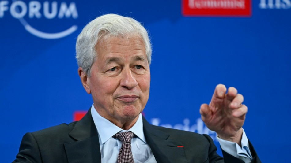 Ganancias de bancos en EEUU se disparan, consumidores resisten alza del petr&oacute;leo