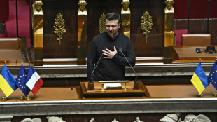 Selenskyj wirbt in Paris f&uuml;r weitere milit&auml;rische Unterst&uuml;tzung seines Landes 
