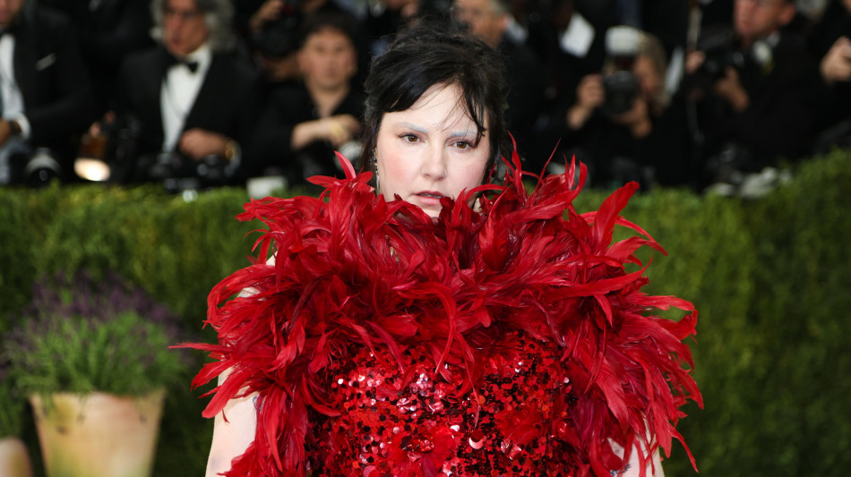 Lena Dunham mamma a 40 anni con la maternit&agrave; assistita, veleno in rete