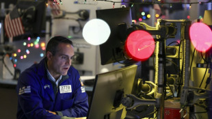 Wall Street cl&ocirc;ture dans le rouge, s'inqui&egrave;te de la tech