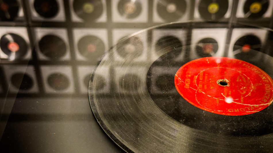 Canzoni ambasciatrici d'Italia, Con te partir&ograve; la pi&ugrave; amata