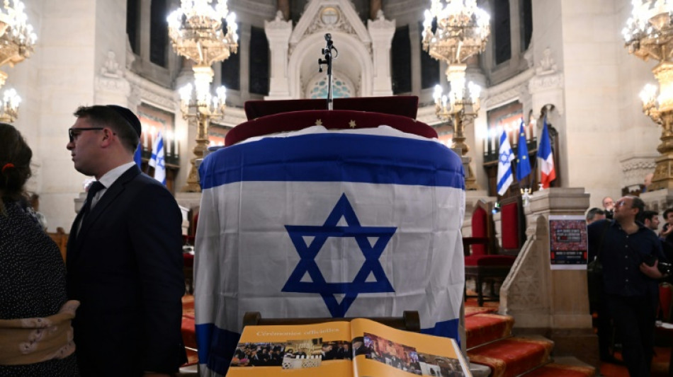 A la Grande synagogue, de Paris, solidarit&eacute; autour des familles des otages