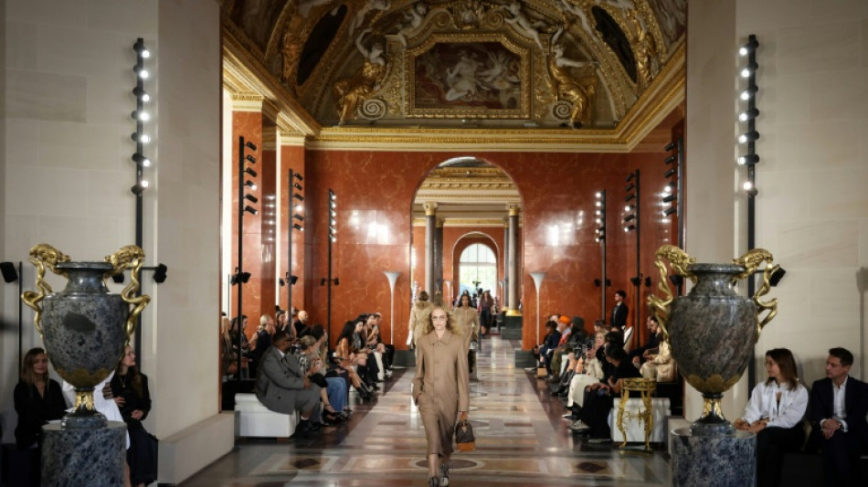 Louis Vuitton apresenta em Paris cole&ccedil;&atilde;o c&ocirc;moda 'como em casa'