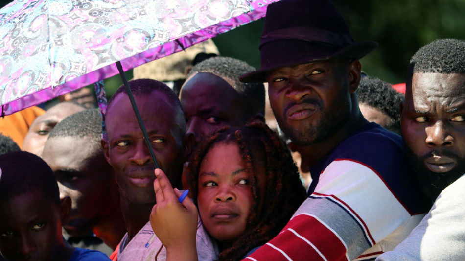 Incendio su barca a largo di Haiti, 40 migranti dispersi