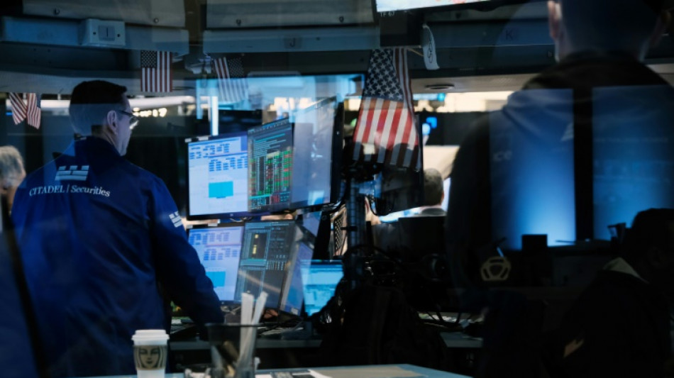 Wall Street finit en hausse gr&acirc;ce au ralentissement de l'inflation mais l'&eacute;lan manque