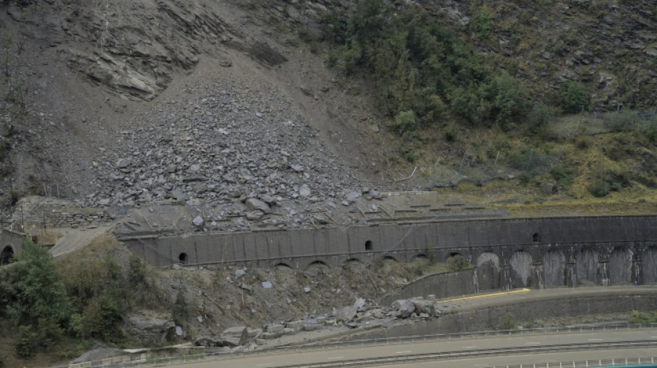 Eboulement en Savoie: r&eacute;ouverture de l'autoroute, le train attendra