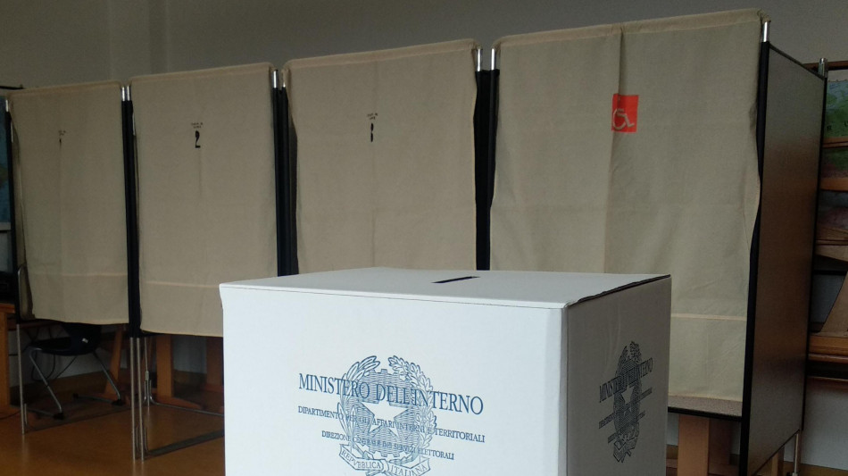 Comunali, a met&agrave; sezioni l'affluenza &egrave; al 61%