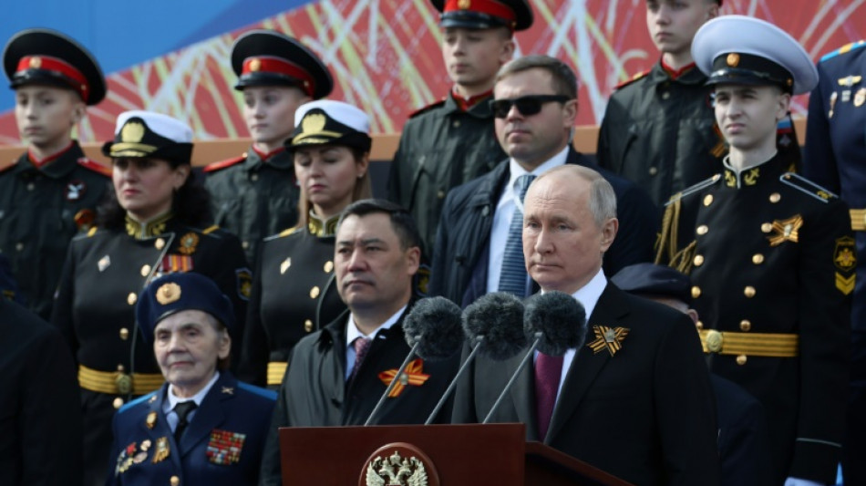 Putin promete vit&oacute;ria contra a Ucr&acirc;nia em desfile militar em Moscou