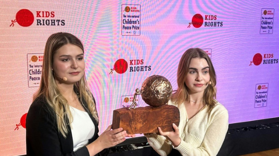 Tres adolescentes ucranianas premiadas por una aplicaci&oacute;n para j&oacute;venes refugiados
