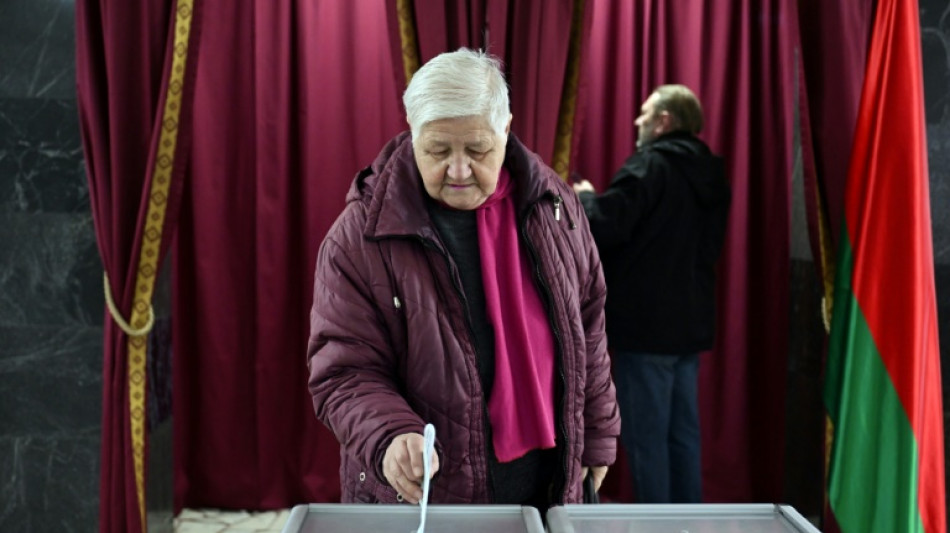 Belarus vota em elei&ccedil;&atilde;o presidencial com Lukashenko &agrave;s portas de um s&eacute;timo mandato