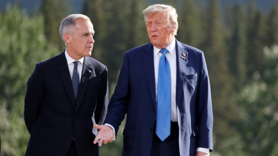 Trump d&aacute; 'por encerradas' negocia&ccedil;&otilde;es comerciais com Canad&aacute; por imposto sobre tecnol&oacute;gicas