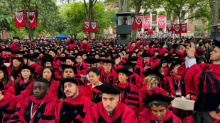 Harvard realiza cerimônia de formatura em meio a ameaças de Trump