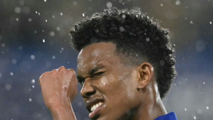 Estêvão marca e Chelsea goleia Ajax (5-1) na Champions