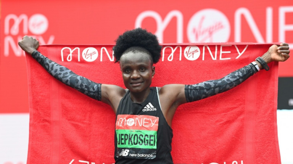 Los kenianos John Korir y Joyciline Jepkosgei ganan el marat&oacute;n de Valencia