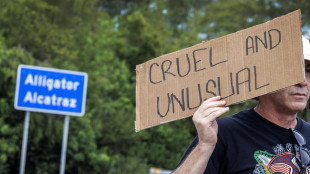 Giudice Usa ordina la chiusura di Alligator Alcatraz