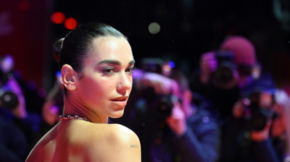 Dua Lipa processa a Samsung nos Estados Unidos por uso indevido da imagem