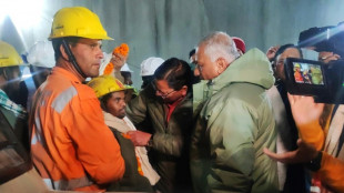 Inde: les 41 ouvriers pi&eacute;g&eacute;s dans le tunnel de Silkyara sauv&eacute;s au bout de 17 jours  
